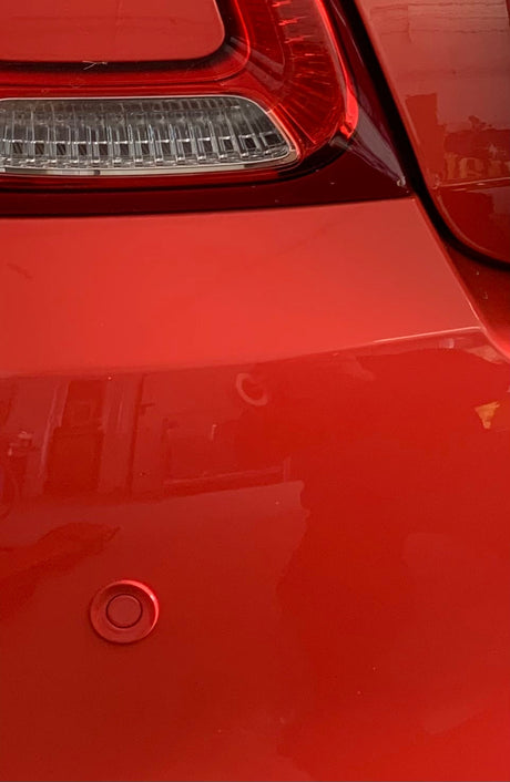 Colour-coded rear parking sensor close-up - Park Mate PM100 for Skoda Roomster